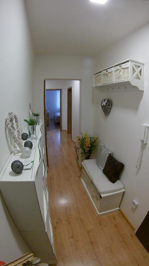 兹诺伊莫Apartman Barborka公寓 外观 照片